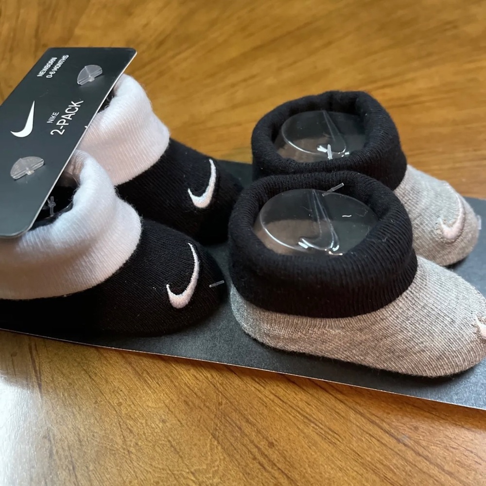 Nike Booties Crib Shoes Socks Baby Boy SZ Newborn 0/6 Mo Grey Black White NWT - Picture 4 of 6